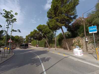 Parada de taxis del Park Güell a la carretera del Carmel