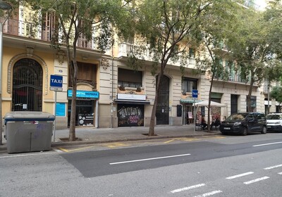 Microparada senyalitzada a c/ de Vilamarí, 33 (entre Gran Via i c/ de Sepúlveda)